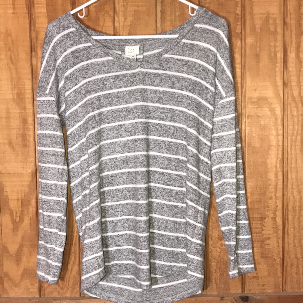 ❤️A NEW DAY Stripped Gray long sleeve shirt
